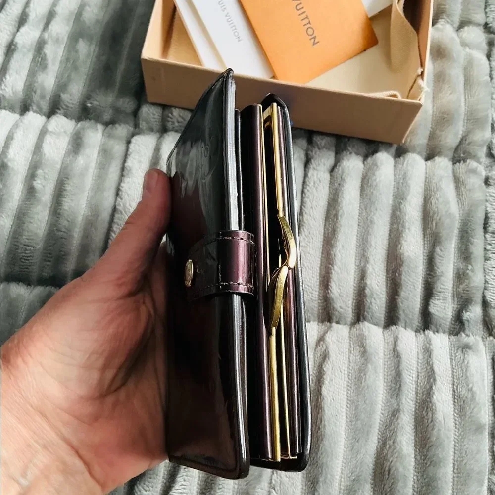 Authentic Louis Vuitton kiss lock Wallet